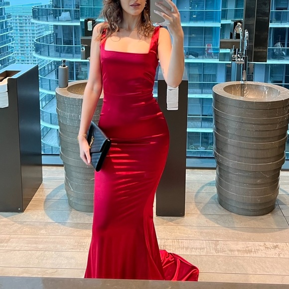 Red Gown ❤️ - Picture 6 of 6
